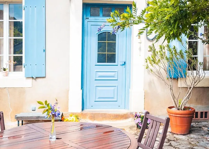 Semesterbostad La Maison Bleue, Nid Chaleureux En Bord De Riviere