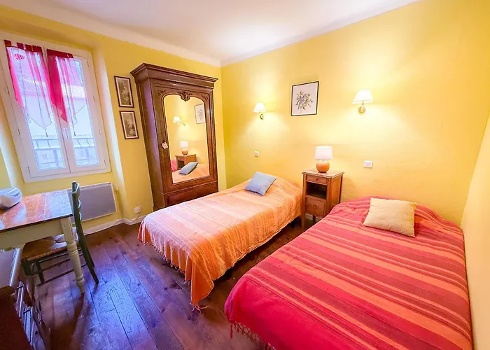 Semesterbostad La Maison Bleue, Nid Chaleureux En Bord De Riviere *